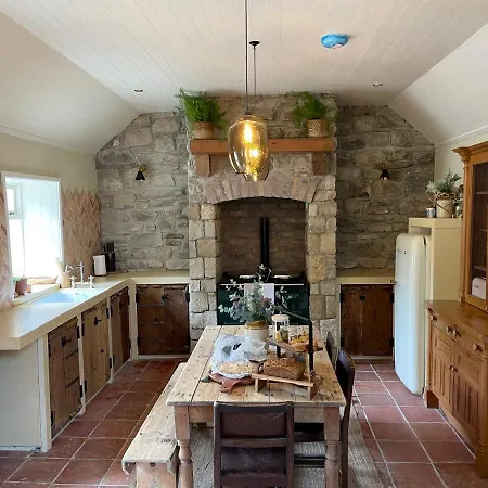 Holiday home The Wee Pink Ardara